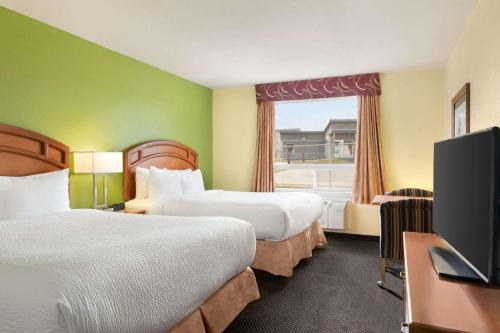Days Inn & Suites by Wyndham Thompson