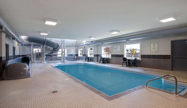 Days Inn & Suites by Wyndham Warman