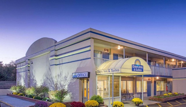 Days Inn & Suites by Wyndham Dayton North