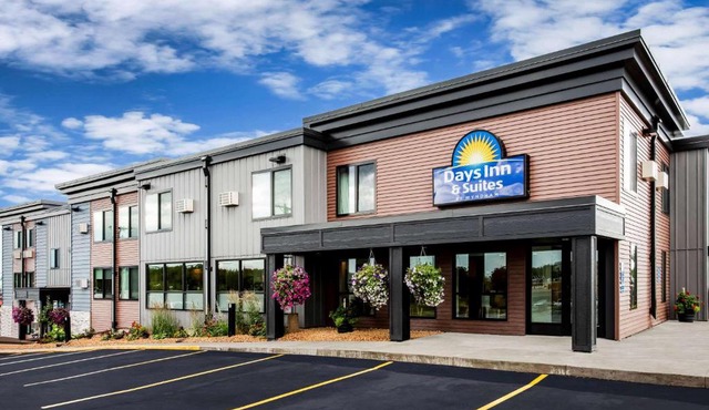 Days Inn & Suites by Wyndham Duluth by the Mall