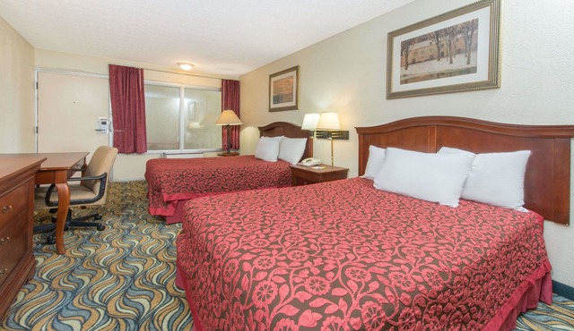 Days Inn & Suites by Wyndham Dayton North