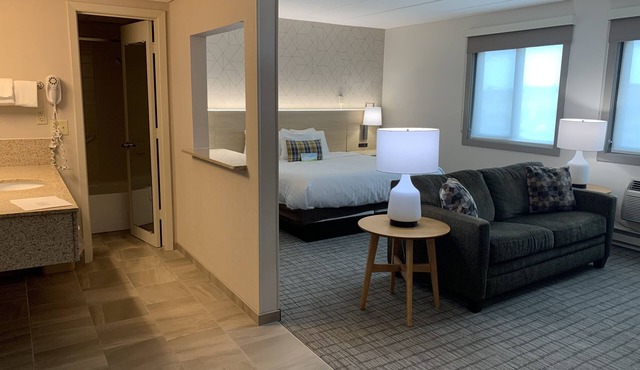 Days Inn & Suites by Wyndham Duluth by the Mall