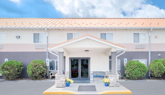 Days Inn & Suites by Wyndham Fargo 19th Ave/Airport Dome