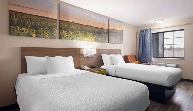 Days Inn & Suites by Wyndham Kokomo