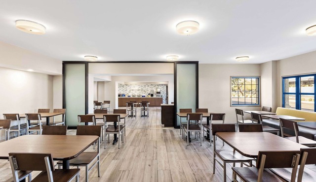 Days Inn & Suites by Wyndham Mesa Near Phoenix