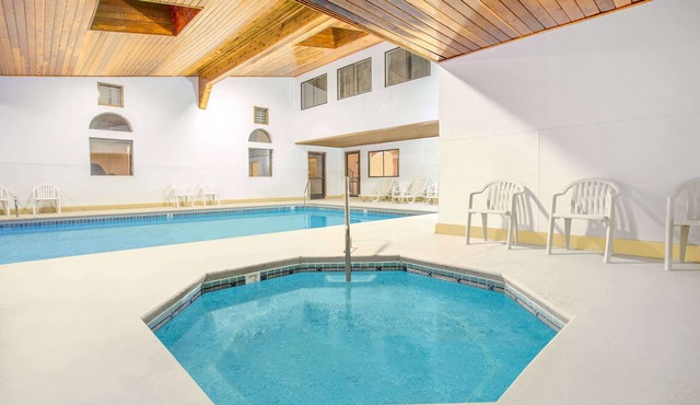 Days Inn & Suites by Wyndham Red Rock-Gallup