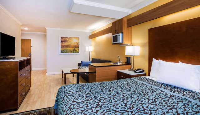 Days Inn & Suites by Wyndham Antioch