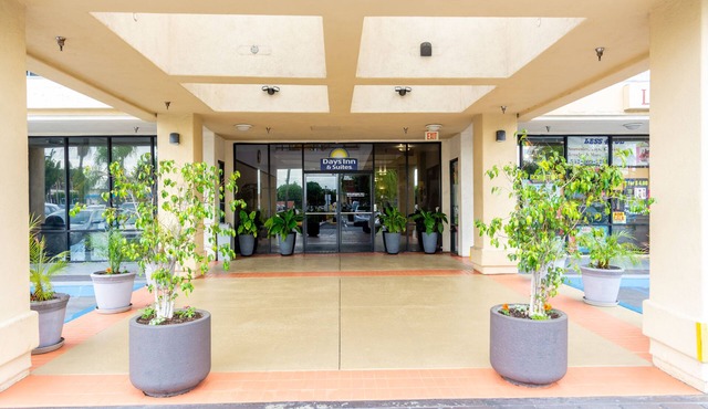 Days Inn & Suites by Wyndham Artesia