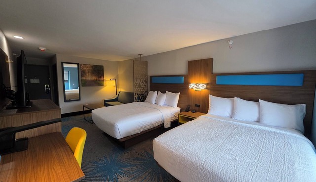 Days Inn & Suites by Wyndham Brandon Amphitheater
