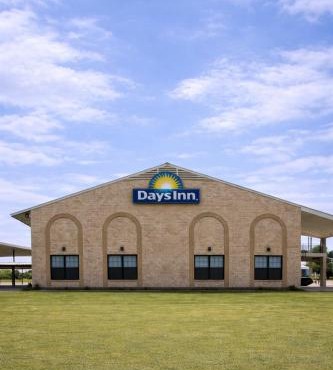 Days Inn & Suites by Wyndham - Canton First Monday Trade Days