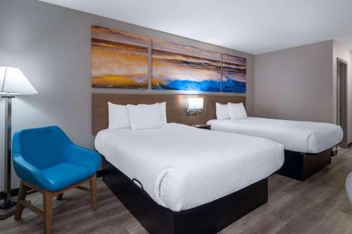 Days Inn & Suites by Wyndham Commerce