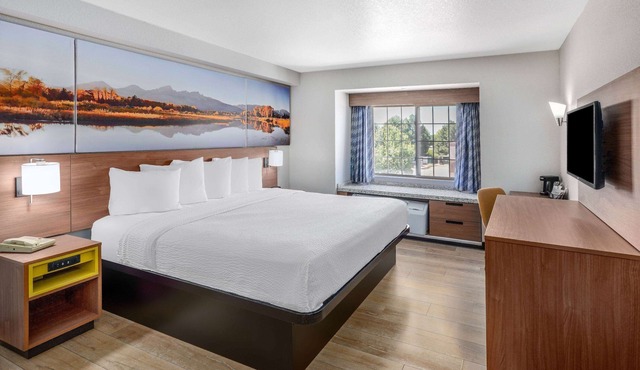 Days Inn & Suites by Wyndham Greeley
