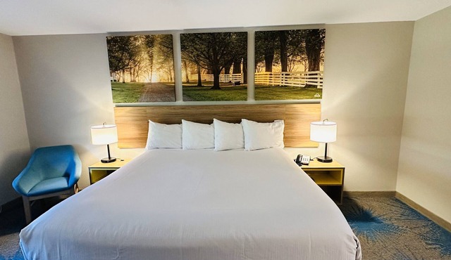 Days Inn & Suites by Wyndham Wynne