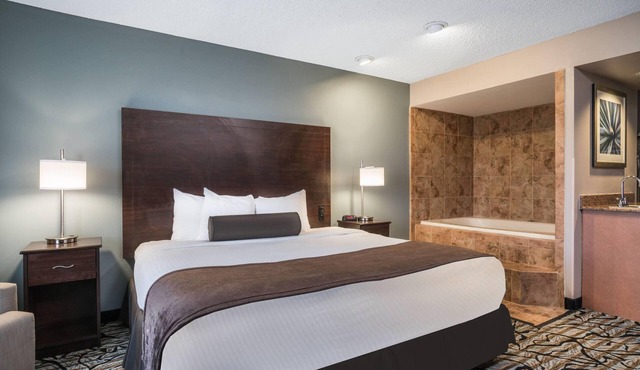 Days Inn & Suites by Wyndham Wausau