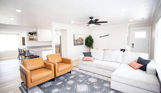 Dayton Diamond- Sleeps 10, Peaceful setting, Game room, Chef's kitchen!