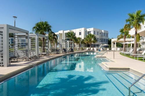 Daytona 2BR | Pool + Free Parking, Pets