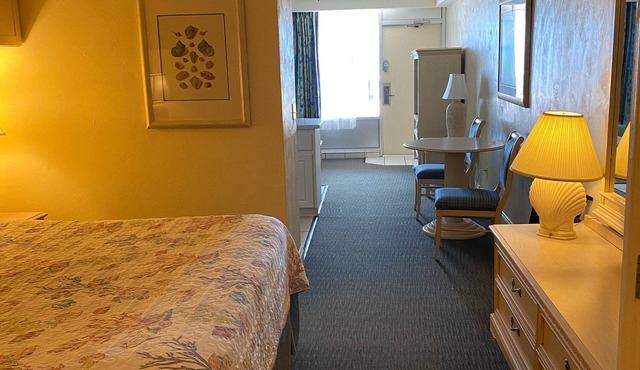Daytona Beach 1st Floor Oceanfront One Bedroom Pool/Jacuzzi/Fitness