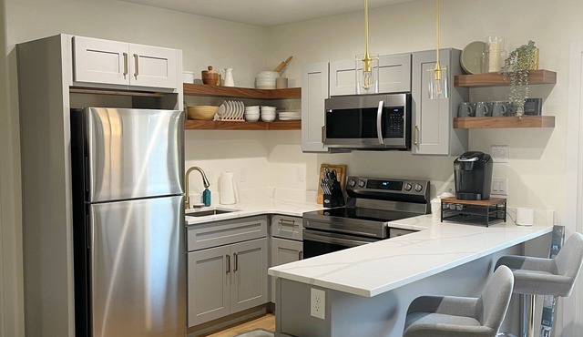 Daytona Beach Centrally Located Guesthouse- 8 mins to beach