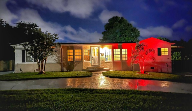 Daytona Beach - Cozy Vacation Home with Saltwater Pool