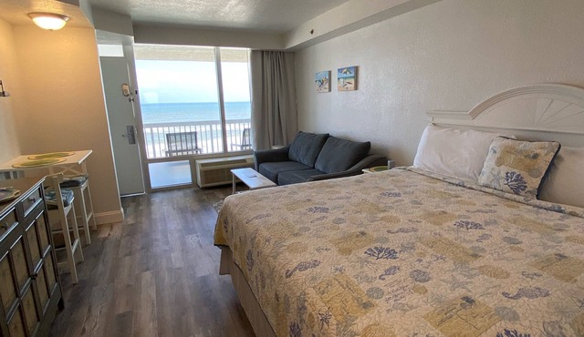 Daytona Beach Oceanfront 4 Fl Great Rates with Spectacular Views of the beach