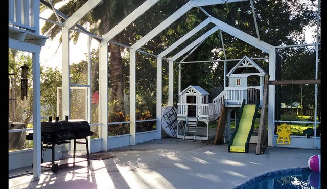 Daytona Beach pool, playset, GAME ROOM hot tub, 5 bedroom home