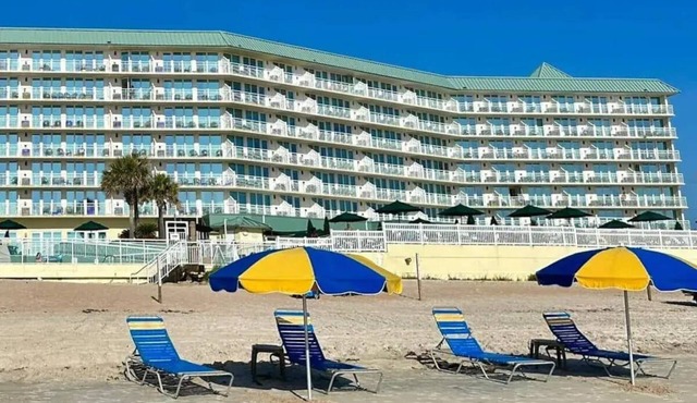 Daytona Bike Week, Royal Floridian-Beach Front 2-bedroom, 2 bath condo, sleeps 6