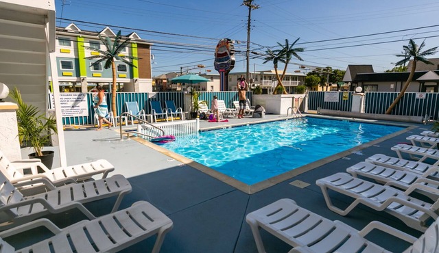 Daytona Inn and Suites - One Bedroom Family Apartment