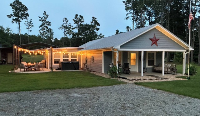 Daze At The Lake-Just minutes from golf course and boat ramp. Fishermen welcomed