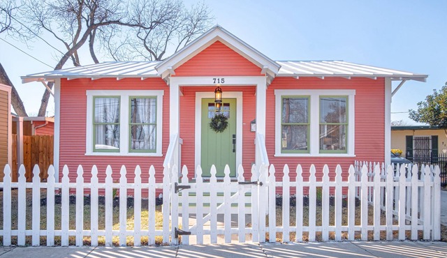 Dazzling 3 BR/2 BA Home Near Downtown Tower Americas