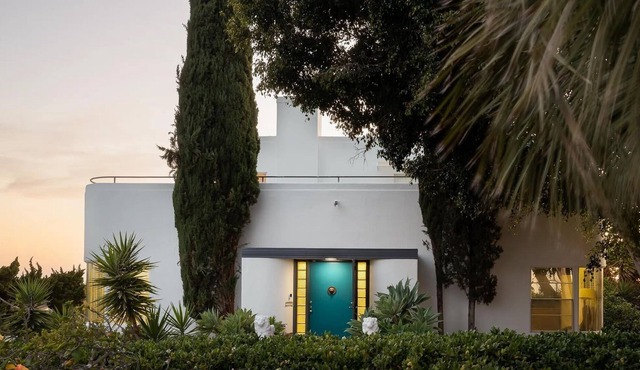 Dazzling Art Deco Home in San Diego's Lemon Grove. Hot Tub and Rooftop Deck!