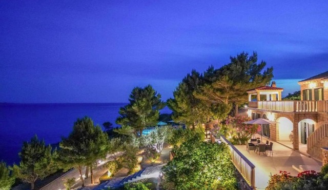 Dazzling Beachfront Villa - Villa Aria - 6 Bedrooms - Private Heated Pool