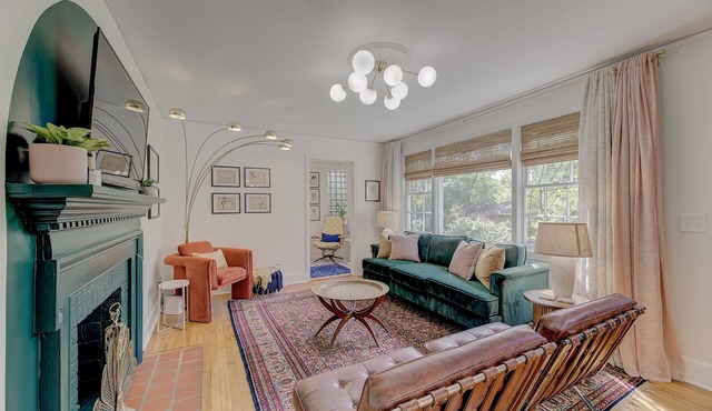 ✷ Dazzling Downtown Deco ✷ 2 BD 1 BA Home
