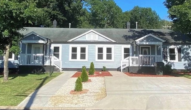 Dazzling Downtown Duplex(entire duplex) close to Elon University
