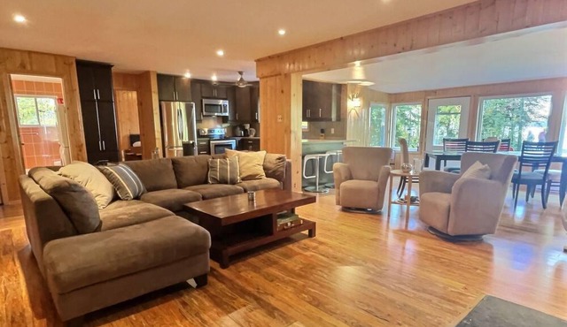 Dazzling Gull Lake Cabin + Lakefront + 4 Bdr + Hot Tub(200)