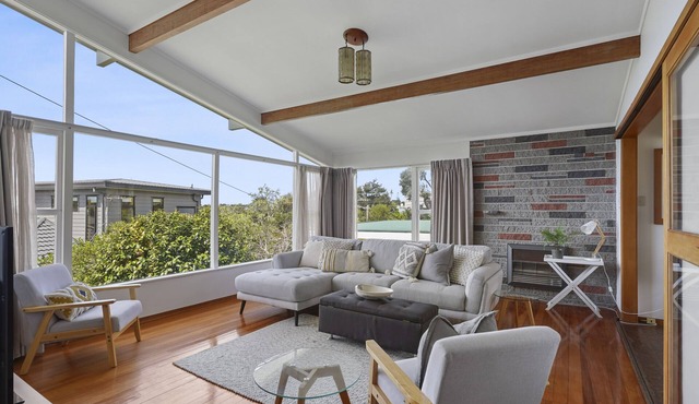 Dazzling Mairangi Bay Retreat Sea Views