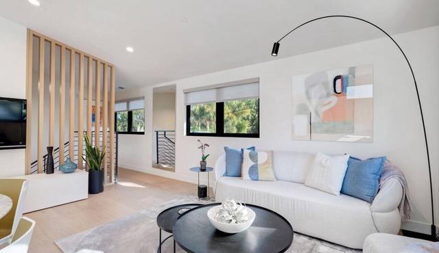 Dazzling Modern Home Close to Downtown Palo Alto & Stanford