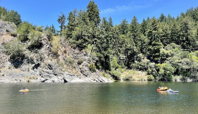 Dazzling & Spacious Russian Riverfront 3-Bd, 2ba Vintage-Modern home, sleeps 6-8