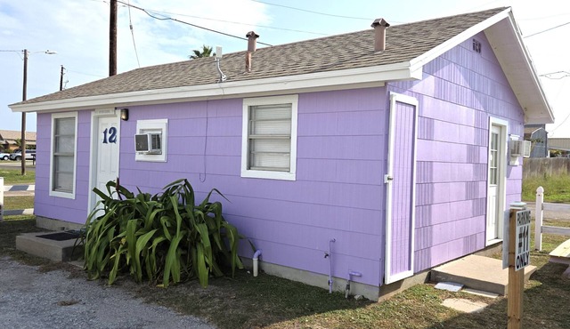 DB 12-Even Keel, 2 BR, 1 Bath Cottage with Kitchenette, Walk to Beach, Dogs OK!