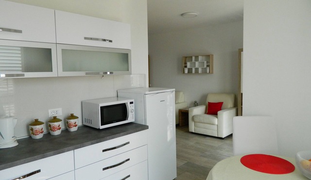 DB2- Sunny apartment for two!