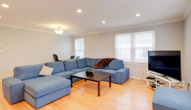 DC Area Home ~ 1 Mi to Metro: WFH Friendly!