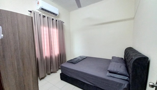 DC Garden Homestay 5 with Netflix, WiFi & Private Balcony in Shah Alam