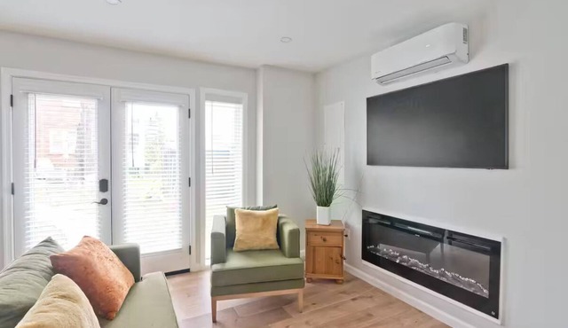 DC Garden House - Bright & Modern 4-Person Unit near Metro