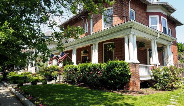 DC Gem 11 Bedrooms/10.5 Baths! WE ARE BACK!