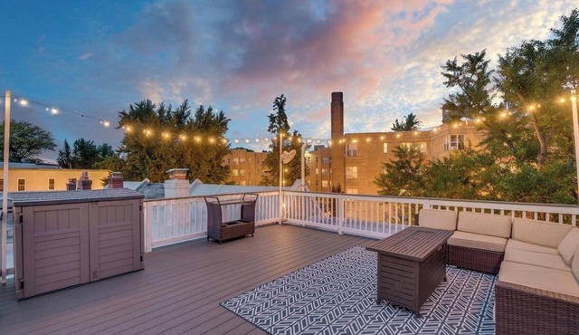 DC Home w/Huge Roofdeck + Parking : Sleeps 12