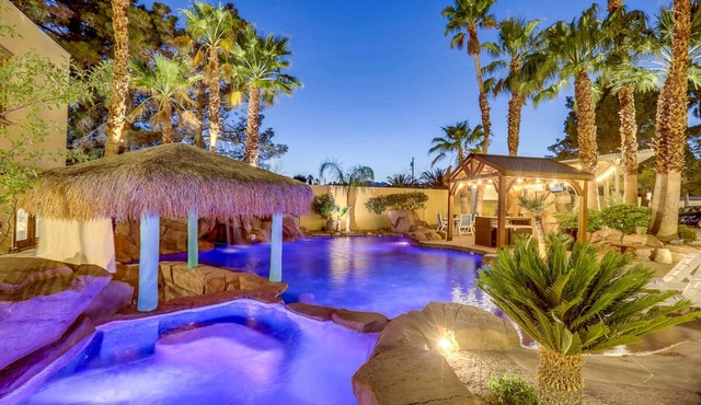 DD Luxurious 12BD/13BA Mansion Villa w/Two Beautiful Resort Pools. Sleeps 39!