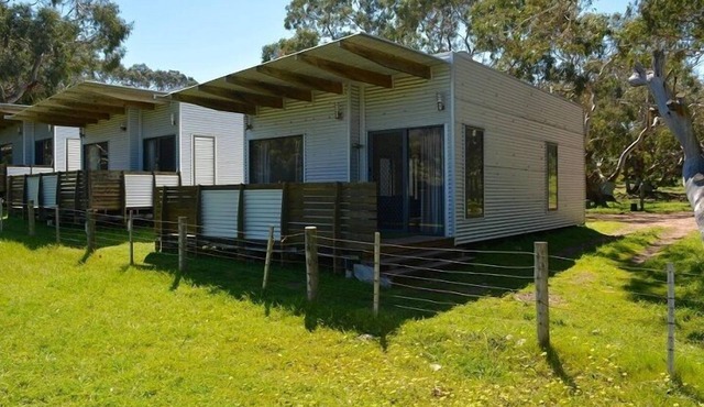 DE 3 - Deluxe Open Plan Cabin