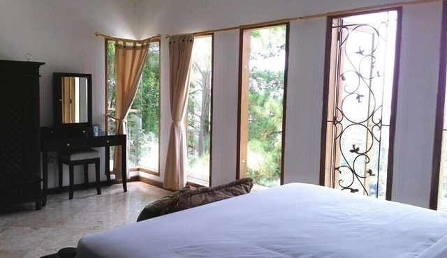 De Bukit Dago Villa by HouseinBandung