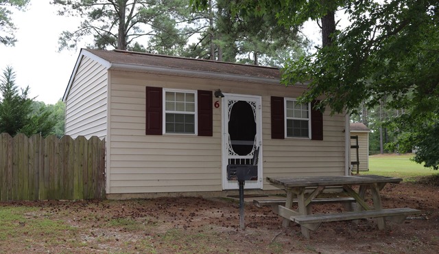 De Cabin at Lake Gaston - Lake Memories Start Here