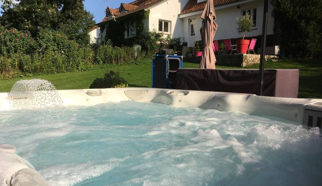 De Luxe Jacuzzi Prive-Gîte-Ensuite with Shower