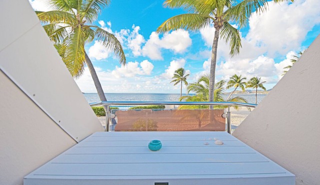 Deja Blue - Cozy Beachfront Condo - Nettle Bay Beach Club